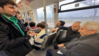 Başkan Yalçın meclis toplantısına tramvayla gitti