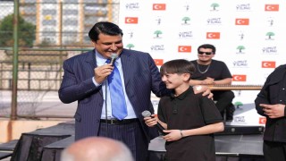 Başkan Yılmaz gençlerle bir arada