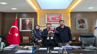 Başkanı Tatık makamında SMA hastası Kerem bebeği ağırladı