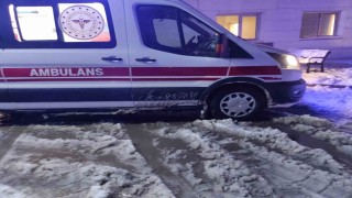 Batmanda 42 yaşındaki hasta, paletli ambulansla hastaneye ulaştırıldı
