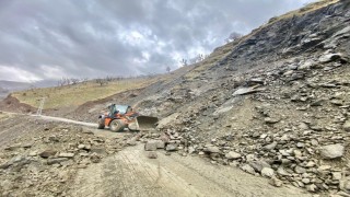 Batmanda şiddetli yağışlarla birlikte bazı köy ve mezra yolları ulaşıma kapandı