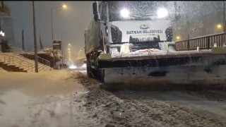 Batmanda yoğun kar yağışı sürücülere zor anlar yaşattı