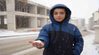 Bayburt güne kar yağışıyla uyandı: Kent beyaza büründü