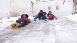 Bayburtun süper abileri: Dik yokuş pist oldu, kardeş sevgisi soğuğu unutturdu