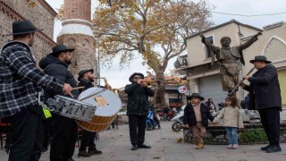 Bergamalı kadınlardan tarihi arastada panayır