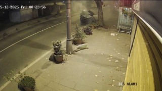 Beykozda ehliyetsiz sürücünün kullandığı otomobil ağaca çarpıp yola savruldu: 2 yaralı