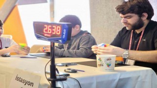 Beyoğlunda ilk kez düzenlenen Rubik Küp Turnuvası büyük heyecana sahne oldu