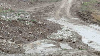 Beypazarı-Adaören yolu heyelan nedeniyle trafiğe kapatıldı