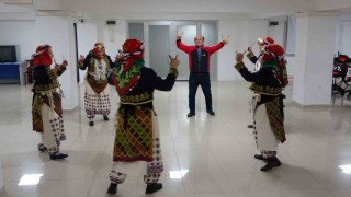 Bilecikte 45 yıldır halk oyunu öğretiyor