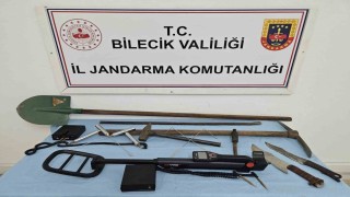 Bilecikte define avcıları suçüstü yakalandı