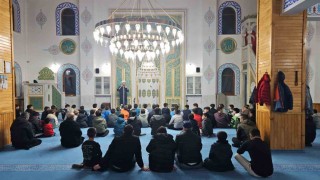 Bilecikte Vakti Kuşanmak projesi kapsamında öğrenciler camide buluştu