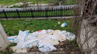 Bilecikte yol kenarına atılan 15 çuval ekmek hamuru temizlendi