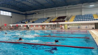 Bilecikte yüzme havuzunda yoğun antrenman mesaisi