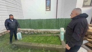 Binalar arasında kalan türbe unutulmaya yüz tuttu