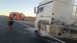 Bingölde seyir halindeki tırda yangın paniği: Facia son anda önlendi