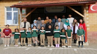 Bir Hikaye Bin Neşe çocukların yüzünde tebessüm oluyor