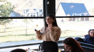 ‘Biz Bir Aileyiz Projesinde öğrencilerle buluşma