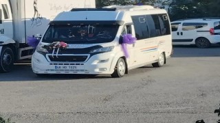 Bodrumda gelin dolmuşu ilçe sokaklarını şenlik alanına çevirdi