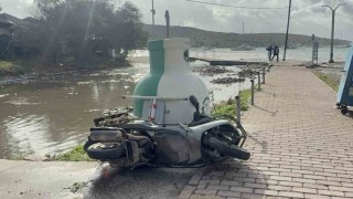 Bodrumda selin ardından fırtına: Tekneler karaya oturdu, denizin rengi değişti