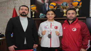 Boksta Avrupa 2.si olan Asmin Çabasa, Cizrede coşkulu karşılama