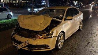 Boluda D-100de iki otomobil çarpıştı: 2 yaralı