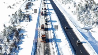 Boluda kar yağışının esir aldığı Gerede-Samsun yolu havada görüntülendi: Yol trafiğe açık