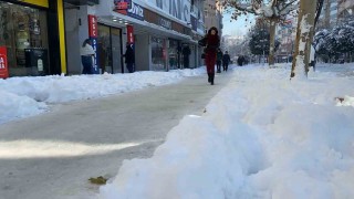 Boluda yollar buz tuttu, vatandaşlar zor anlar yaşadı
