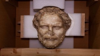 Boubonun Kayıp İmparatoru, Mermer Demosthenes Başı ve düver pişmiş toprak levhaları Türkiyeye dönüyor