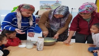 Bozdoğanda minikler ekmek yapmasını öğrendi