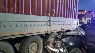 Bozüyükte otomobil, park halindeki tıra arkadan çarptı: 1 ölü, 1 yaralı