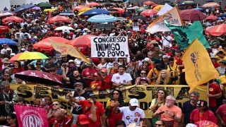 Brezilyada binlerce kişi Bolsonaro için ceza indirimine karşı sokakta