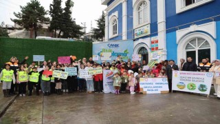Bu markette para geçmiyor, gençler çevre bilinci kazanıyor