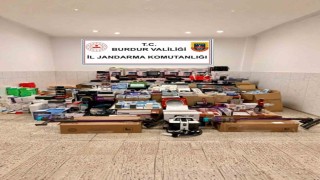 Burdurda 1 milyon 300 bin liralık kaçak ürün ele geçirildi: 1 gözaltı