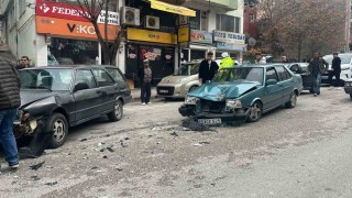 Burdurda 2 Tofaş çarpıştı: 1 yaralı
