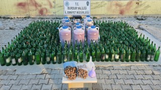 Burdurda yüzlerce litre kaçak alkol ele geçirildi