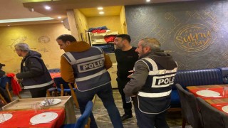 Bursada asayiş uygulaması: Aranan şahıslar yakalandı, uyuşturucu madde ele geçirildi