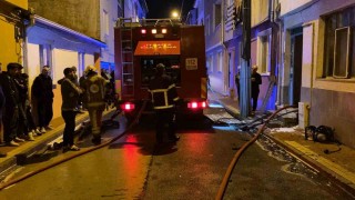 Bursada binanın çatısında çıkan yangın korkuttu