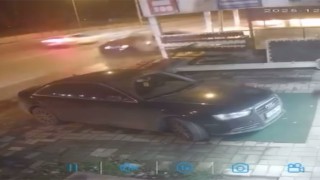 Bursada gece yarısı kaza anı kamerada : 1i ağır 4 yaralı