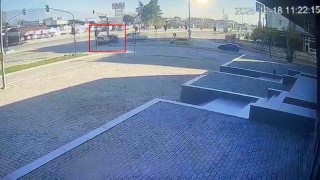 Bursada kırmızı ışık ihlali kazayı böyle getirdi : 2 kadın yaralı