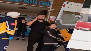 Bursada nacakla oynayan çocuğun parmağı kopma noktasına geldi