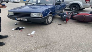 Bursada otomobile çarpan motosikletli ağır yaralandı
