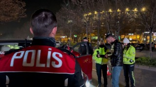 Bursada yılbaşı öncesi polis uygulamasında çok sayıda şüpheli yakalandı