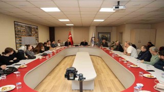 Büyükgöz, yıkım kararı alınan binanın mülk sahipleriyle bir araya geldi