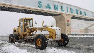 Büyükşehir Belediyesi 235 ekiple karla mücadeleyi sürdürdü