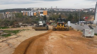 Büyükşehir Belediyesi, Kuşadasının yollarını yenilemeyi sürdürüyor