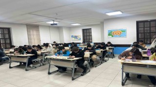 Büyükşehir Eğitim Merkezlerinde yapılan deneme sınavına bin 350 öğrenci katıldı