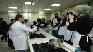 Büyükşehir KAYMEKten yabancı öğrencilere Kayseri Yemekleri Kursu ve Yağlama etkinliği