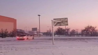 Buz üstünde drift kameraya yansıdı