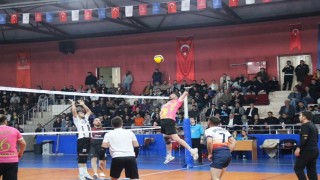 Çalda düzenlenen voleybol turnuvasında final maçları heyecanı zirveye taşıdı