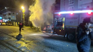 Çalıştırdığı aracı bir anda alev aldı, sürücü son anda kurtuldu